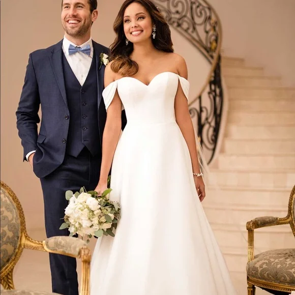 🌟💜🌟STELLA YORK Ivory Wedding Dress with Detachable Sleeves Altered to Sz 2 - Picture 2 of 14